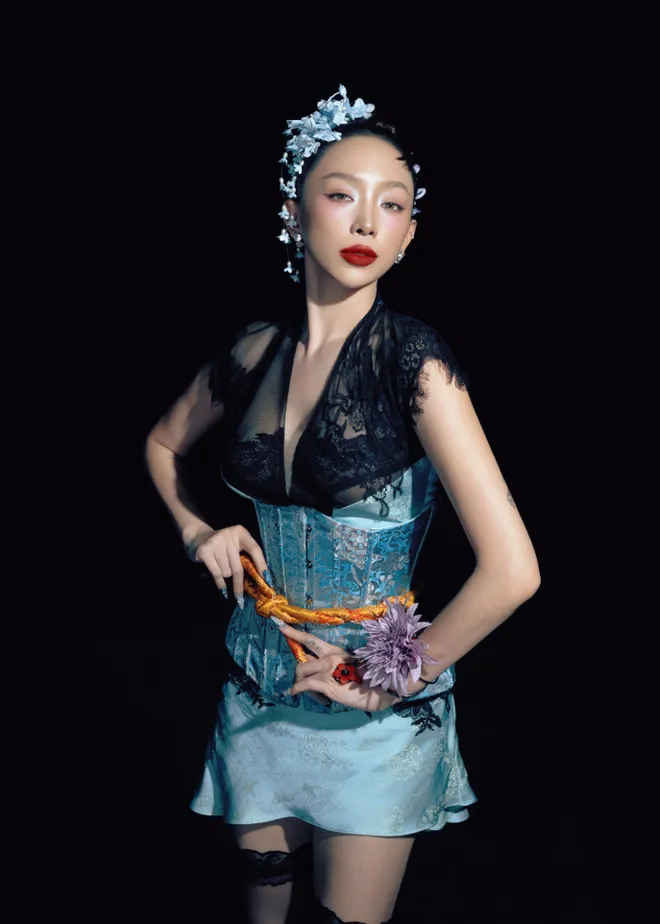 Minh Hằng bắt tay T&oacute;c Ti&ecirc;n, tặng qu&agrave; cho hội chị em nh&acirc;n ng&agrave;y 8/3- Ảnh 1.