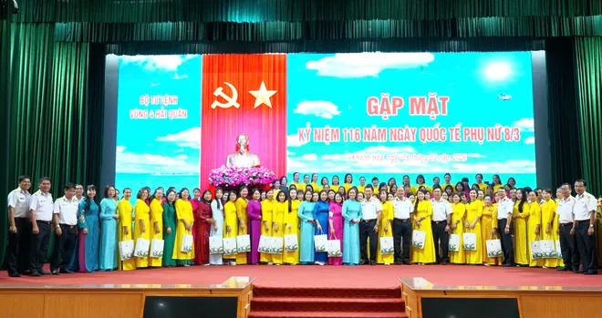 Các đơn vị Hải quân sôi nổi tổ chức hoạt động kỷ niệm Ngày Quốc tế Phụ nữ 8/3 - Ảnh 12.