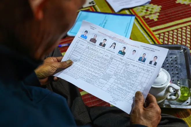 H&agrave; Nội: Cảnh s&aacute;t đường thủy đưa th&ocirc;ng tin bầu cử đến với b&agrave; con s&ocirc;ng nước - Ảnh 5.