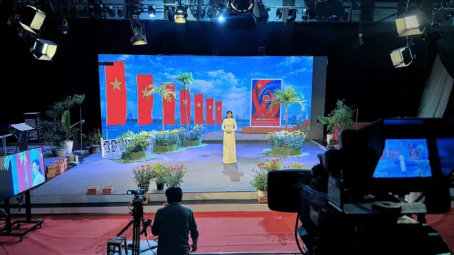 Điểm tin sao Việt: Á hậu Trương Thị May công khai con gái - Ảnh 8.