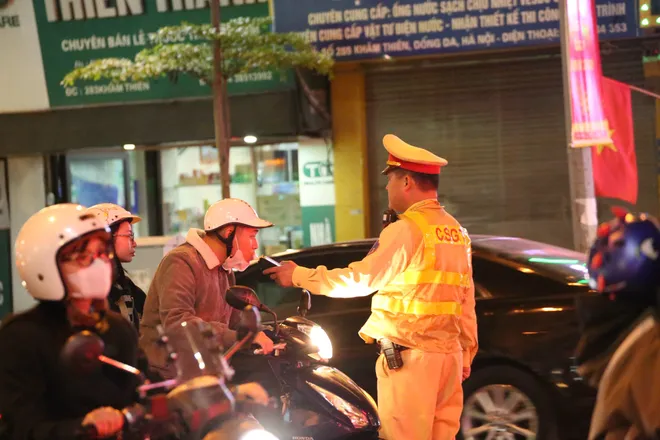 Sau tiệc li&ecirc;n hoan 8/3, nhiều 'ma men' bị phạt nặng: C&oacute; trường hợp đi xe đạp vi phạm kịch khung - Ảnh 5.