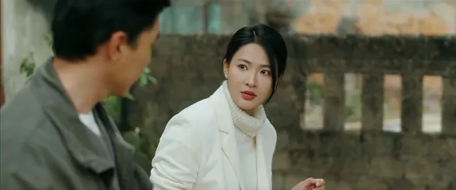 Kh&ocirc;ng giới hạn - Tập 22: Vừa tỏ t&igrave;nh với Lam Anh, Ki&ecirc;n gặp ngay "s&oacute;ng gi&oacute;" mang t&ecirc;n người y&ecirc;u cũ - Ảnh 4.