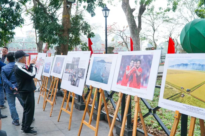 Vinh danh 22 t&aacute;c phẩm đạt giải cuộc thi ảnh b&aacute;o ch&iacute; "Việt Nam tr&ecirc;n h&agrave;nh tr&igrave;nh đổi mới"  - Ảnh 10.