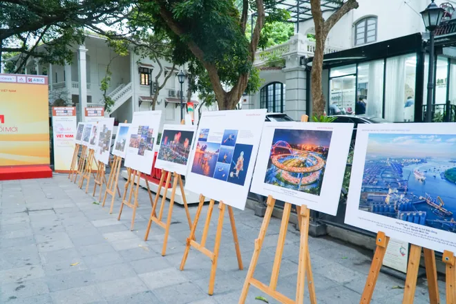 Vinh danh 22 t&aacute;c phẩm đạt giải cuộc thi ảnh b&aacute;o ch&iacute; "Việt Nam tr&ecirc;n h&agrave;nh tr&igrave;nh đổi mới"  - Ảnh 9.