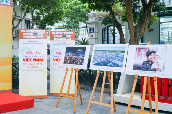 Vinh danh 22 t&aacute;c phẩm đạt giải cuộc thi ảnh b&aacute;o ch&iacute; "Việt Nam tr&ecirc;n h&agrave;nh tr&igrave;nh đổi mới"  - Ảnh 7.