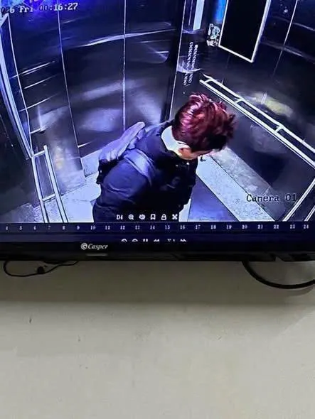 Nam thanh ni&ecirc;n rơi từ tầng thượng chung cư Thanh H&agrave; tử vong - Ảnh 2.