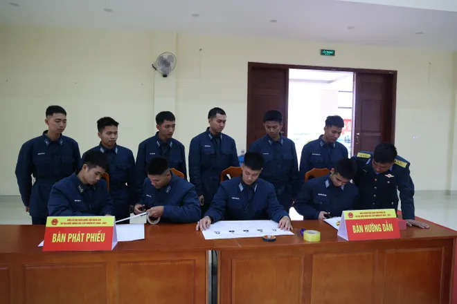 S&ocirc;i nổi kh&iacute; thế thi đua hướng về ng&agrave;y bầu cử tại Trung đo&agrave;n Kh&ocirc;ng qu&acirc;n 916 - Ảnh 4.