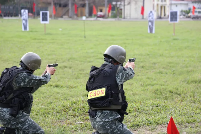 Lực lượng Cảnh s&aacute;t đặc nhiệm sẵn s&agrave;ng bảo vệ an ninh ng&agrave;y bầu cử- Ảnh 5.