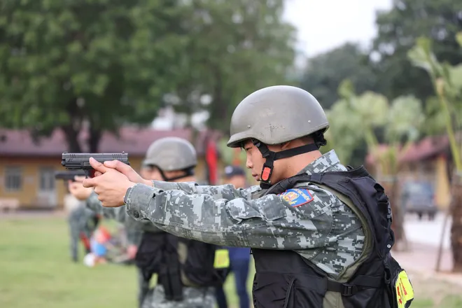 Lực lượng Cảnh s&aacute;t đặc nhiệm sẵn s&agrave;ng bảo vệ an ninh ng&agrave;y bầu cử- Ảnh 4.
