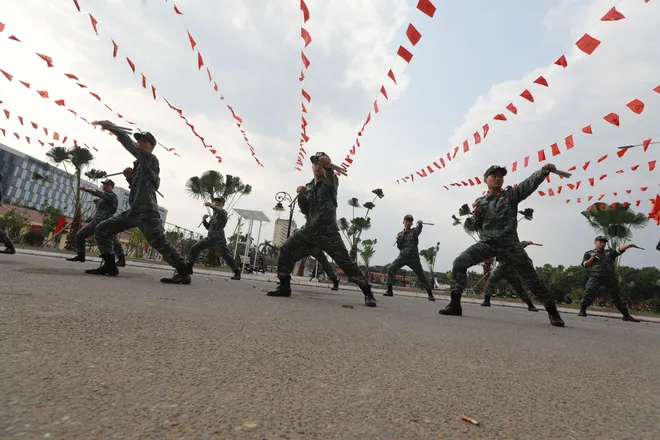Lực lượng Cảnh s&aacute;t đặc nhiệm sẵn s&agrave;ng bảo vệ an ninh ng&agrave;y bầu cử- Ảnh 3.