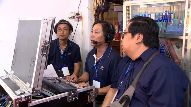 Hậu trường điểm cầu cực Nam của chương tr&igrave;nh bầu cử "Ng&agrave;y hội non s&ocirc;ng" - Ảnh 4.