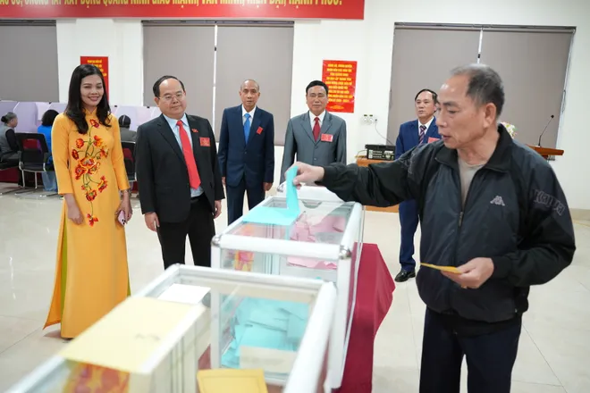 Quảng Ninh rộn r&agrave;ng ng&agrave;y bầu cử - Ảnh 17.