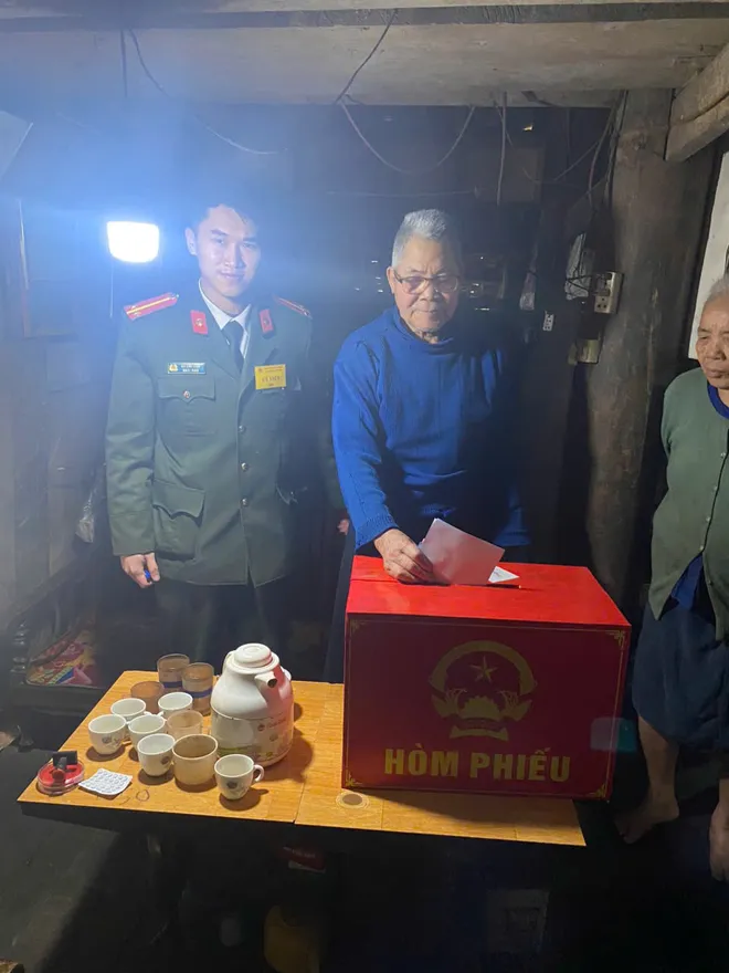 Thái Nguyên: Những lá phiếu đặc biệt của cử tri "thế kỷ" - Ảnh 5.