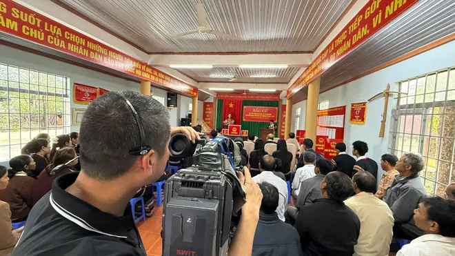 Ê-kíp VTV8 và hậu trường Cầu truyền hình "Ngày hội non sông" - Ảnh 6.