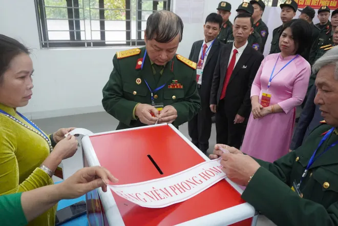 Cử tri xã Thanh Trì tích cực tham gia ngày hội toàn dân - Ảnh 10.