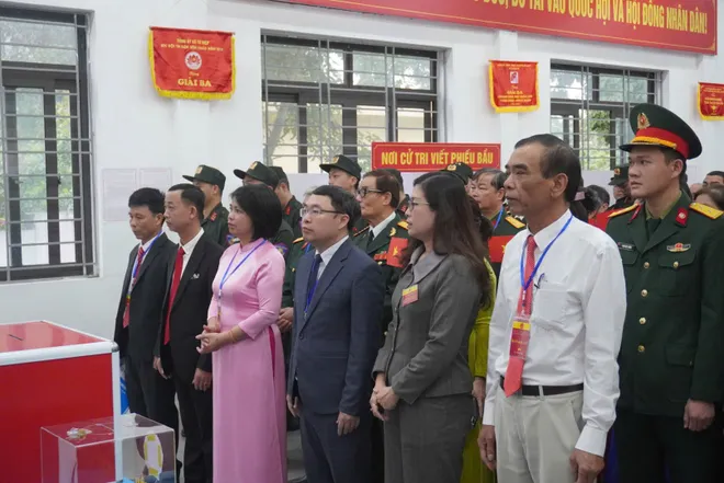 Cử tri xã Thanh Trì tích cực tham gia ngày hội toàn dân - Ảnh 8.