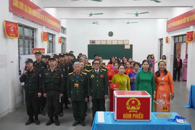 Cử tri xã Thanh Trì tích cực tham gia ngày hội toàn dân - Ảnh 7.