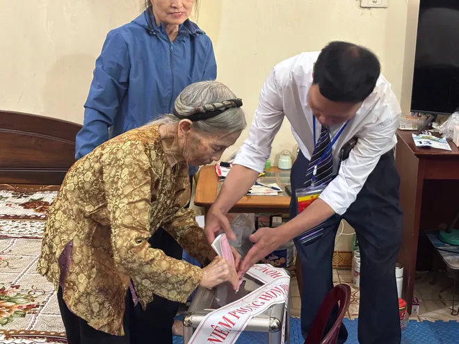 Ngày hội bầu cử lan tỏa đến từng mái nhà - Ảnh 8.