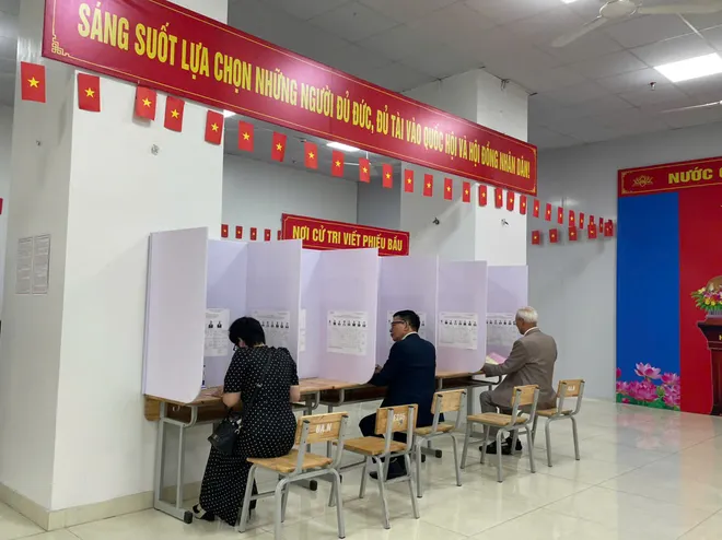 Cử tri xã Thanh Trì tích cực tham gia ngày hội toàn dân - Ảnh 16.