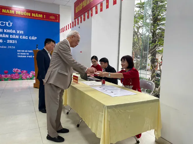 Cử tri xã Thanh Trì tích cực tham gia ngày hội toàn dân - Ảnh 15.