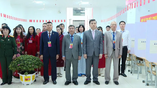 Cử tri xã Thanh Trì tích cực tham gia ngày hội toàn dân - Ảnh 14.