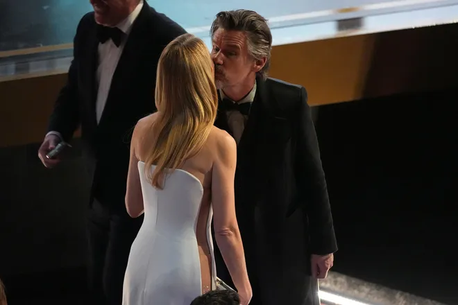 Những khoảnh khắc kỳ lạ nhất tại lễ trao giải Oscars lần thứ 98 - Ảnh 1.