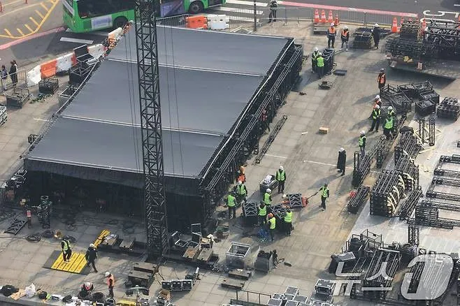 6.500 cảnh s&aacute;t được điều động cho concert trở lại của BTS - Ảnh 3.