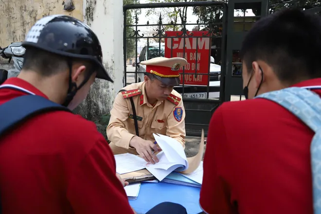 H&agrave; Nội: Siết chặt quản l&yacute; xe đưa đ&oacute;n, tăng cường xử l&yacute; học sinh vi phạm - Ảnh 10.