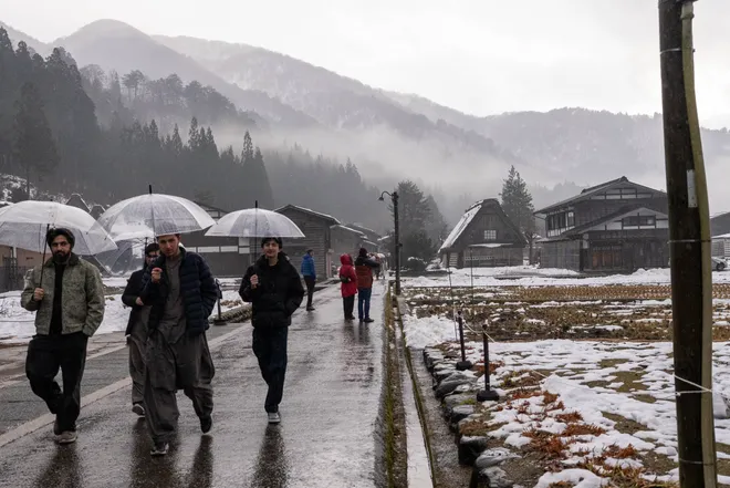 Kh&aacute;m ph&aacute; Shirakawa-go: Di sản sống giữa l&ograve;ng thung lũng sương m&ugrave;- Ảnh 17.
