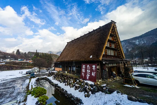 Kh&aacute;m ph&aacute; Shirakawa-go: Di sản sống giữa l&ograve;ng thung lũng sương m&ugrave;- Ảnh 4.