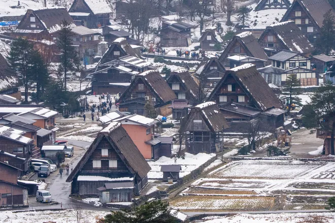 Kh&aacute;m ph&aacute; Shirakawa-go: Di sản sống giữa l&ograve;ng thung lũng sương m&ugrave;- Ảnh 10.