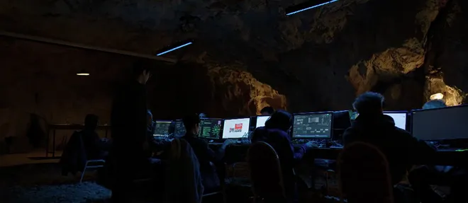 Kh&ocirc;ng giới hạn - Tập 28: H&agrave; L&ecirc; ph&aacute; rối cuộc sống của Ki&ecirc;n v&igrave; muốn cứu con - Ảnh 2.