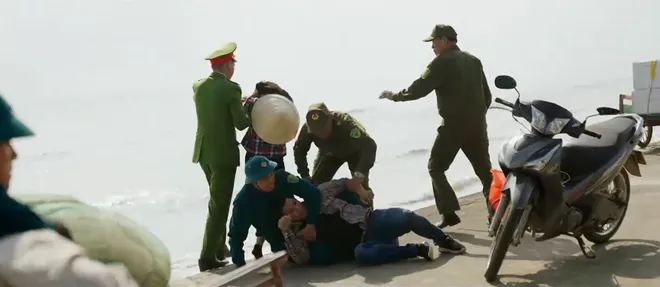 Kh&ocirc;ng giới hạn - Tập 28: H&agrave; L&ecirc; ph&aacute; rối cuộc sống của Ki&ecirc;n v&igrave; muốn cứu con - Ảnh 10.