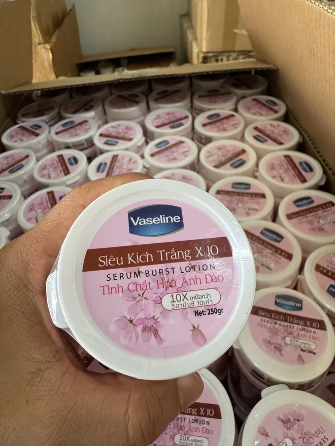 V&eacute;n m&agrave;n &ldquo;c&ocirc;ng xưởng kem trộn&rdquo; mỹ phẩm giả ở TP Hồ Ch&iacute; Minh- Ảnh 1.