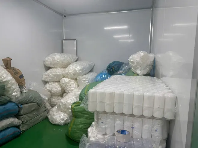 V&eacute;n m&agrave;n &ldquo;c&ocirc;ng xưởng kem trộn&rdquo; mỹ phẩm giả ở TP Hồ Ch&iacute; Minh- Ảnh 5.