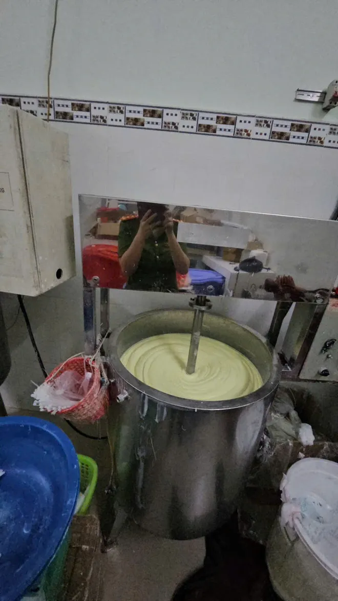 V&eacute;n m&agrave;n &ldquo;c&ocirc;ng xưởng kem trộn&rdquo; mỹ phẩm giả ở TP Hồ Ch&iacute; Minh- Ảnh 3.