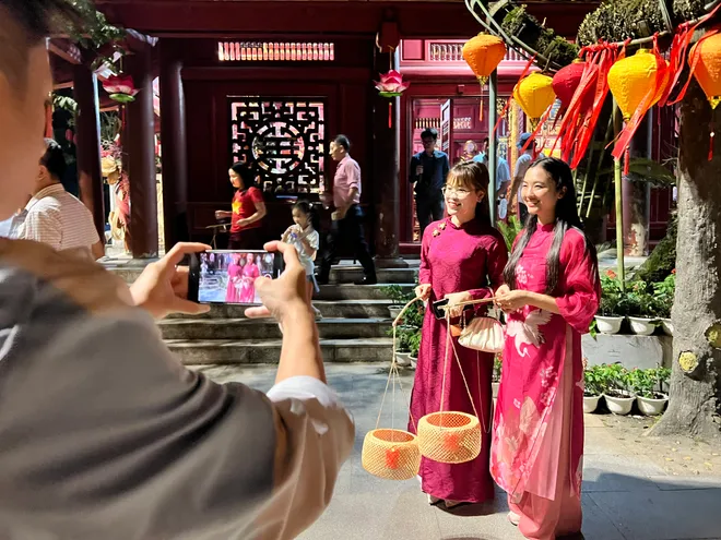 Ph&uacute; Thọ: Trải nghiệm linh thi&ecirc;ng tour đ&ecirc;m &ldquo;Đền H&ugrave;ng lung linh nguồn cội&rdquo; - Ảnh 10.