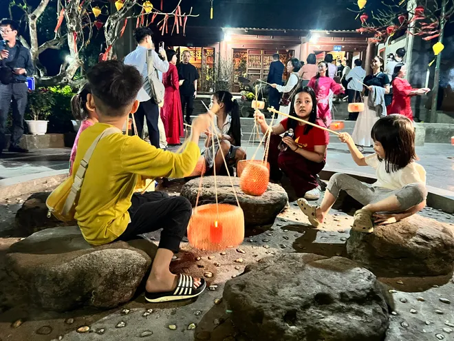 Ph&uacute; Thọ: Trải nghiệm linh thi&ecirc;ng tour đ&ecirc;m &ldquo;Đền H&ugrave;ng lung linh nguồn cội&rdquo; - Ảnh 12.