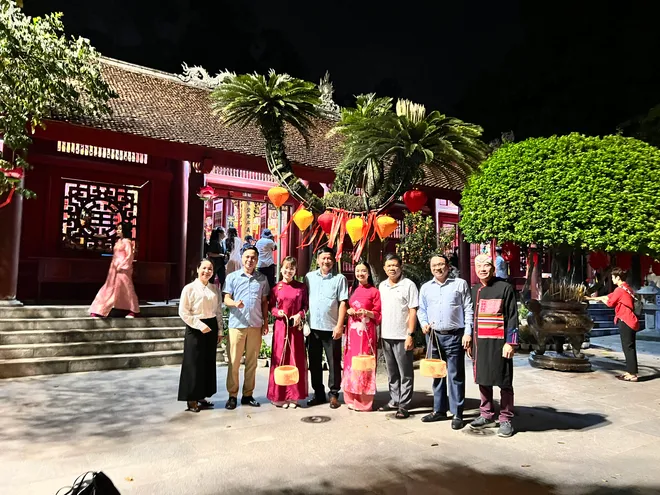 Ph&uacute; Thọ: Trải nghiệm linh thi&ecirc;ng tour đ&ecirc;m &ldquo;Đền H&ugrave;ng lung linh nguồn cội&rdquo; - Ảnh 11.