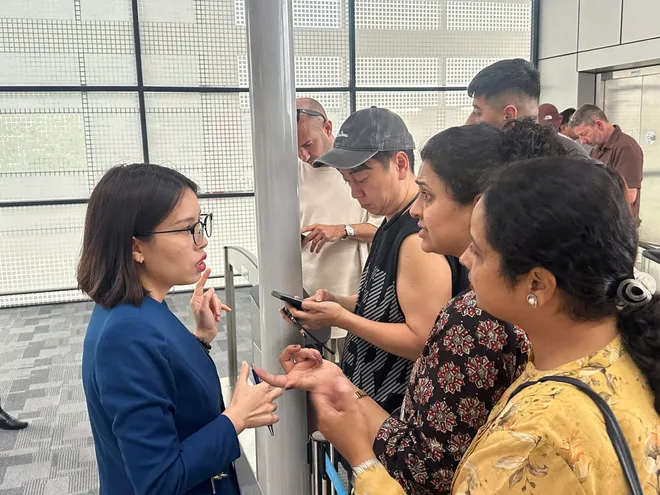 H&agrave;ng trăm h&agrave;nh kh&aacute;ch của Vietravel Airlines chịu cảnh "vật vờ" tại s&acirc;n bay- Ảnh 3.