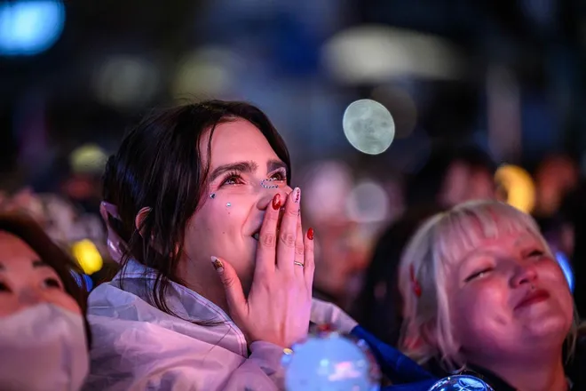 Sự trở lại của BTS nhận được sự cổ vũ nồng nhiệt từ người h&acirc;m mộ tr&ecirc;n to&agrave;n thế giới- Ảnh 8.