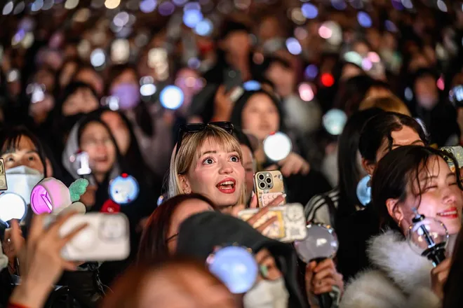 Sự trở lại của BTS nhận được sự cổ vũ nồng nhiệt từ người h&acirc;m mộ tr&ecirc;n to&agrave;n thế giới- Ảnh 9.