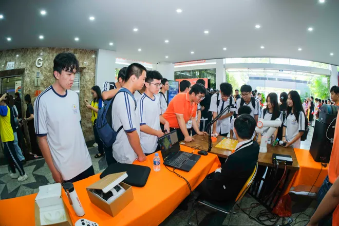 Khi giảng đường trở th&agrave;nh điểm hẹn của c&ocirc;ng nghệ v&agrave; việc l&agrave;m  - Ảnh 4.