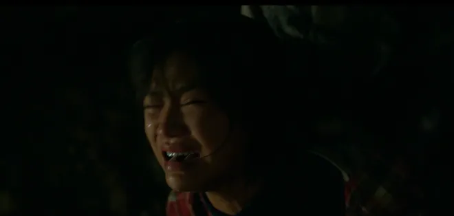 Kh&ocirc;ng giới hạn - Tập 31: H&agrave;ng loạt phụ nữ bị bắt l&agrave;m con tin, Phương Trang lộ bộ mặt t&agrave;n &aacute;c - Ảnh 3.