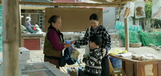 Kh&ocirc;ng giới hạn - Tập 31: H&agrave;ng loạt phụ nữ bị bắt l&agrave;m con tin, Phương Trang lộ bộ mặt t&agrave;n &aacute;c - Ảnh 10.