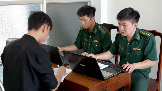 Tiếp nhận 344 c&ocirc;ng d&acirc;n Việt Nam từ Campuchia, ph&aacute;t hiện 4 đối tượng bị truy n&atilde;- Ảnh 3.