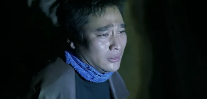 Phim Kh&ocirc;ng giới hạn - Tập 32: Phong - Trang trốn tho&aacute;t, lực lượng bộ đội giải cứu con tin trong hầm sập - Ảnh 5.