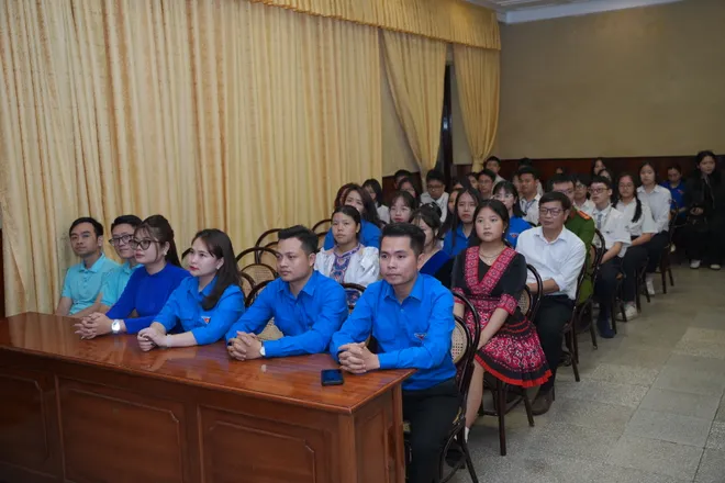 Thắp s&aacute;ng kh&aacute;t vọng tuổi trẻ b&ecirc;n Lăng B&aacute;c - Ảnh 9.