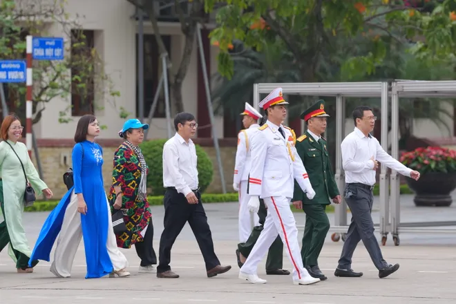 Thắp s&aacute;ng kh&aacute;t vọng tuổi trẻ b&ecirc;n Lăng B&aacute;c - Ảnh 5.