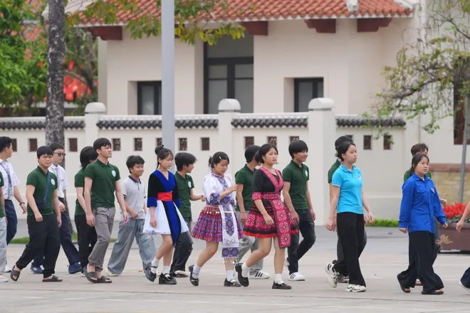 Thắp s&aacute;ng kh&aacute;t vọng tuổi trẻ b&ecirc;n Lăng B&aacute;c - Ảnh 8.